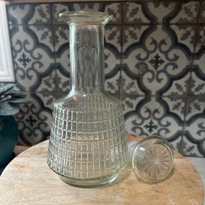 VINTAGE 1980-Liquor Decanter Barton's Canadian Supreme, Square Cut Glass, D-396